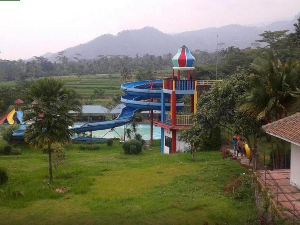 Green Valley Resort Purwokerto Exterior foto
